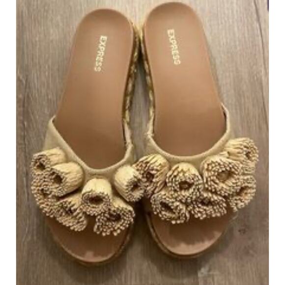 EXPRESS Slides Sandals 7 Tan Woven Flower Slip On Espadrille Beach Summer Boho - Picture 2 of 7